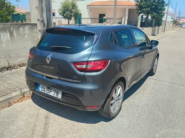 Renault Clio 2016 - 11000 EUR, 47500 km - AUTO.MOTO.pt - 47500km - foto 3 de 10