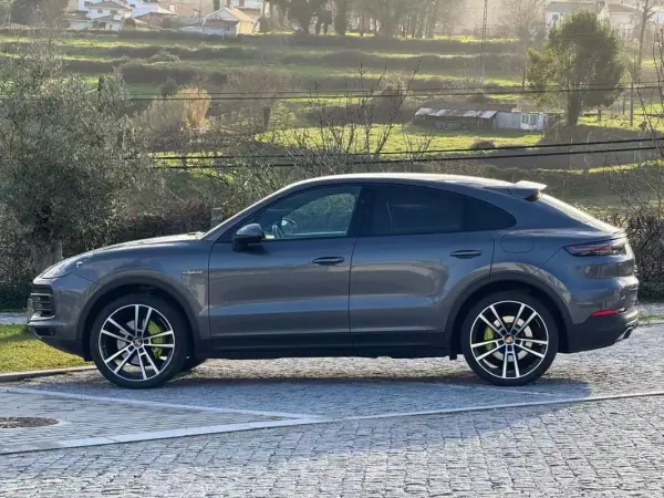 Porsche Cayenne Coupé 2021 - 64999 EUR, 119000 km - AUTO.MOTO.pt - 119000km - foto 4 de 37
