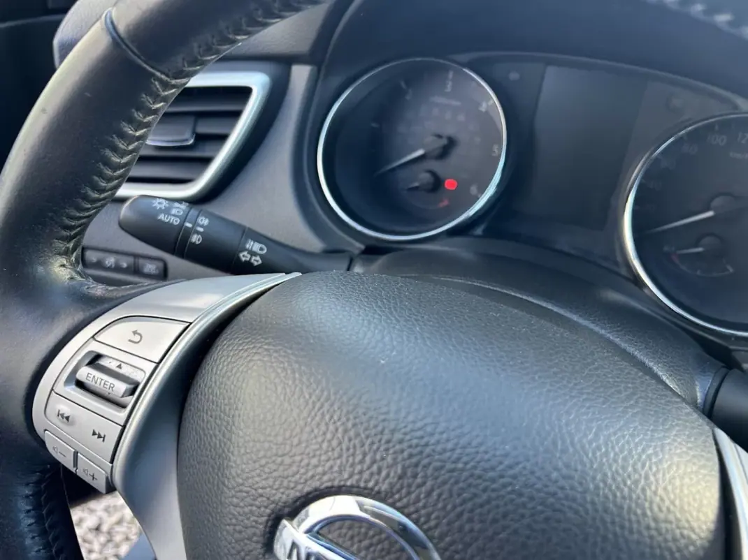 Nissan Qashqai 2017 - 17750 EUR, 67800 km - AUTO.MOTO.pt - 67800km - foto 13 de 17