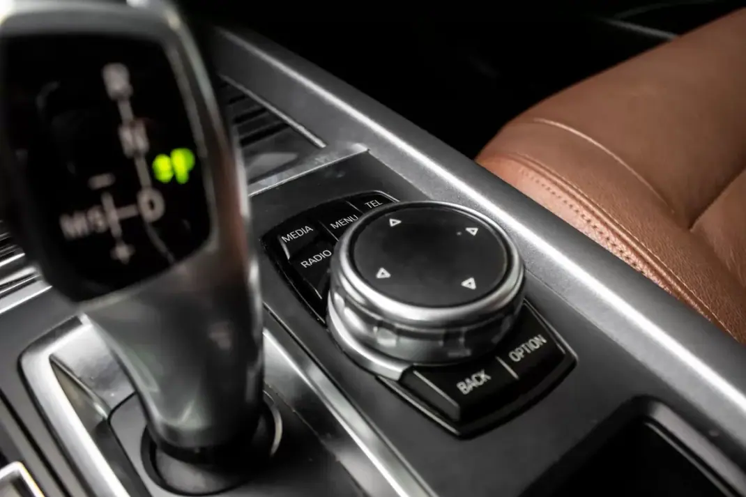 BMW X5 2015 - 27900 EUR, 170106 km - AUTO.MOTO.pt - 170106km - foto 25 de 44