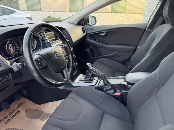 Volvo V40 Cross Country 2014 - 13500 EUR, 149000 km - AUTO.MOTO.pt - 149000km - foto 11 de 34