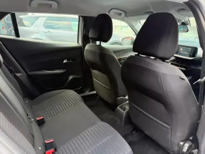 Peugeot 2008 2020 - 14900 EUR, 59000 km - AUTO.MOTO.pt - 59000km - foto 10 de 11
