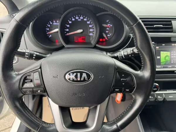 Kia Rio 2016 - 9500 EUR, 113000 km - AUTO.MOTO.pt - 113000km - foto 27 de 40
