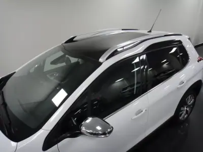 Peugeot 2008 2019 - 11250 EUR, 90000 km - AUTO.MOTO.pt - 90000km - foto 11 de 32
