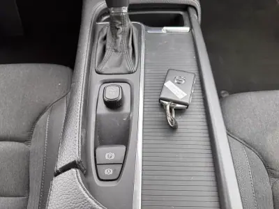 Volvo V90 2017 - 23750 EUR, 133014 km - AUTO.MOTO.pt - 133014km - foto 21 de 25