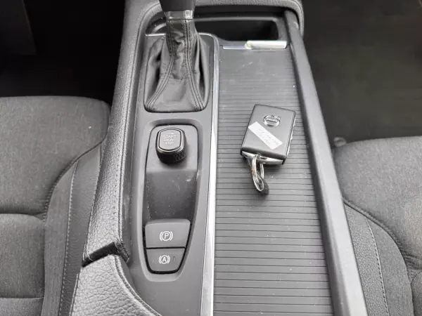 Volvo V90 2017 - 23750 EUR, 133014 km - AUTO.MOTO.pt - 133014km - foto 21 de 25