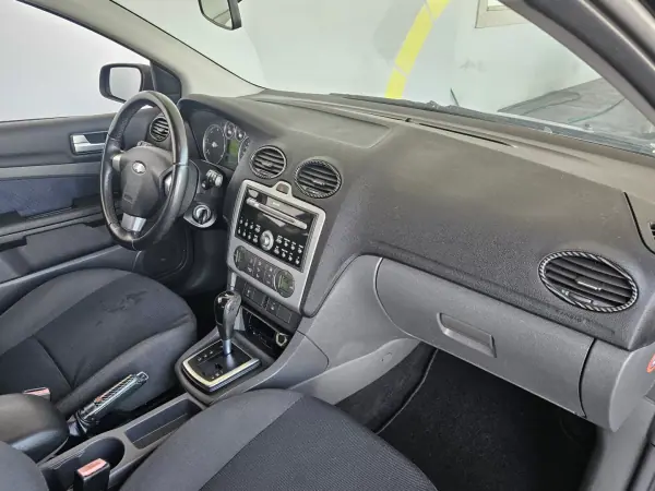 Ford Focus 2006 - 6750 EUR, 130000 km - AUTO.MOTO.pt - 130000km - foto 7 de 10
