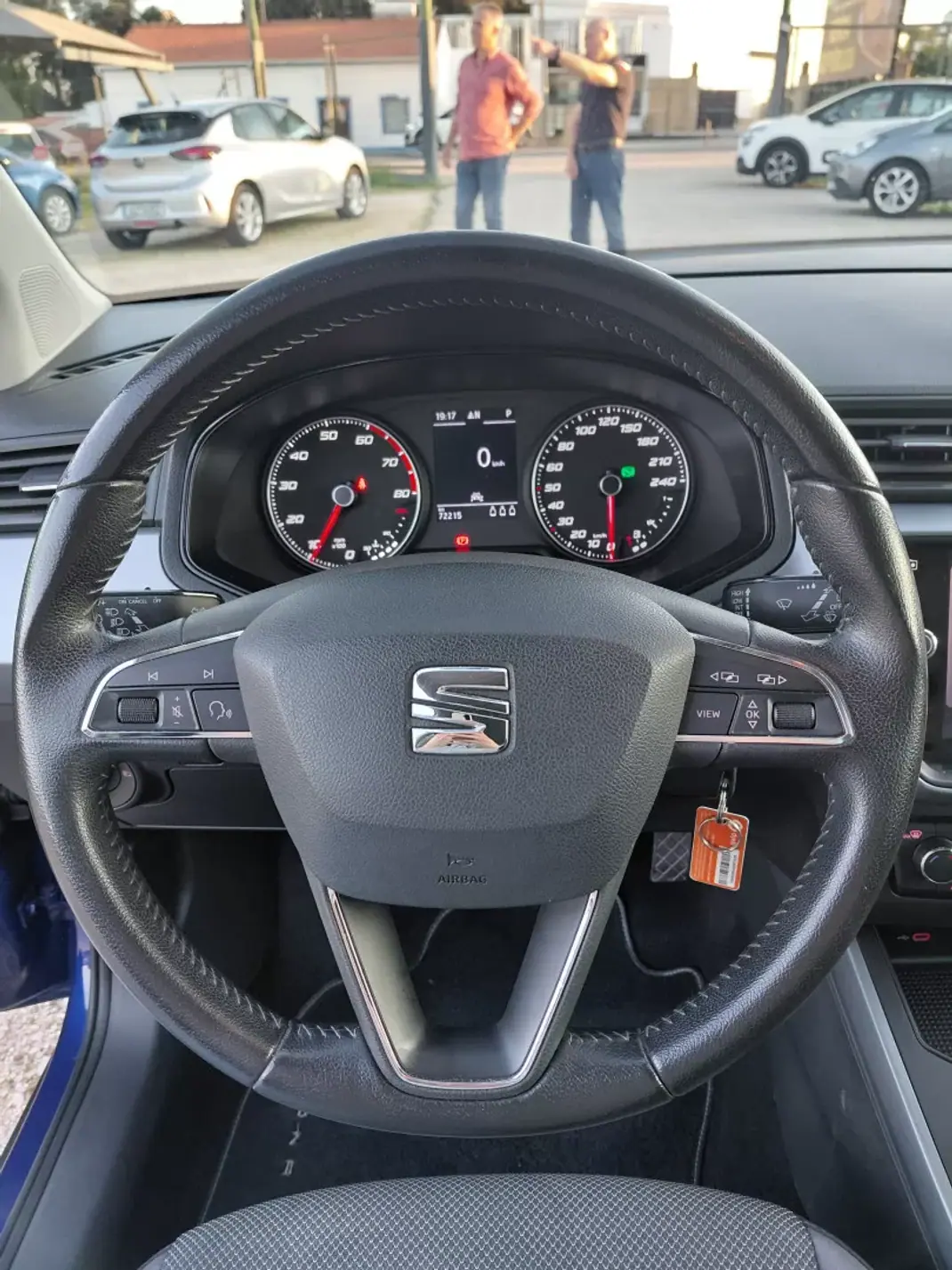 SEAT Arona 2021 - 16900 EUR, 70000 km - AUTO.MOTO.pt - 70000km - foto 4 de 12