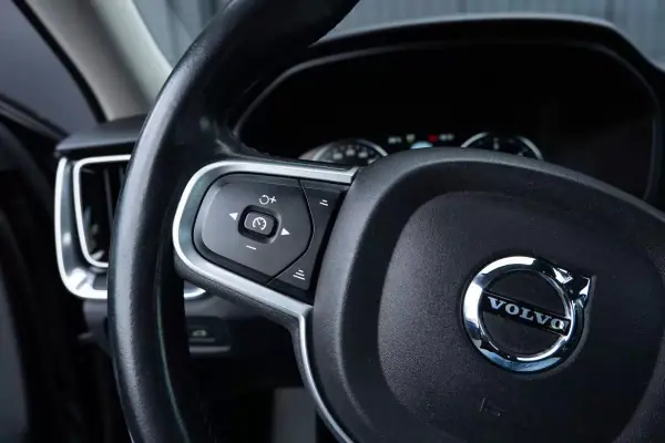 Volvo V60 2019 - 18400 EUR, 258859 km - AUTO.MOTO.pt - 258859km - foto 23 de 25