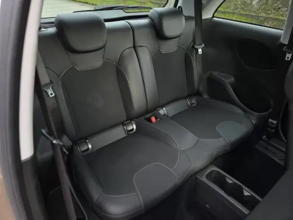 Opel Adam 2014 - 9990 EUR, 122000 km - AUTO.MOTO.pt - 122000km - foto 16 de 26