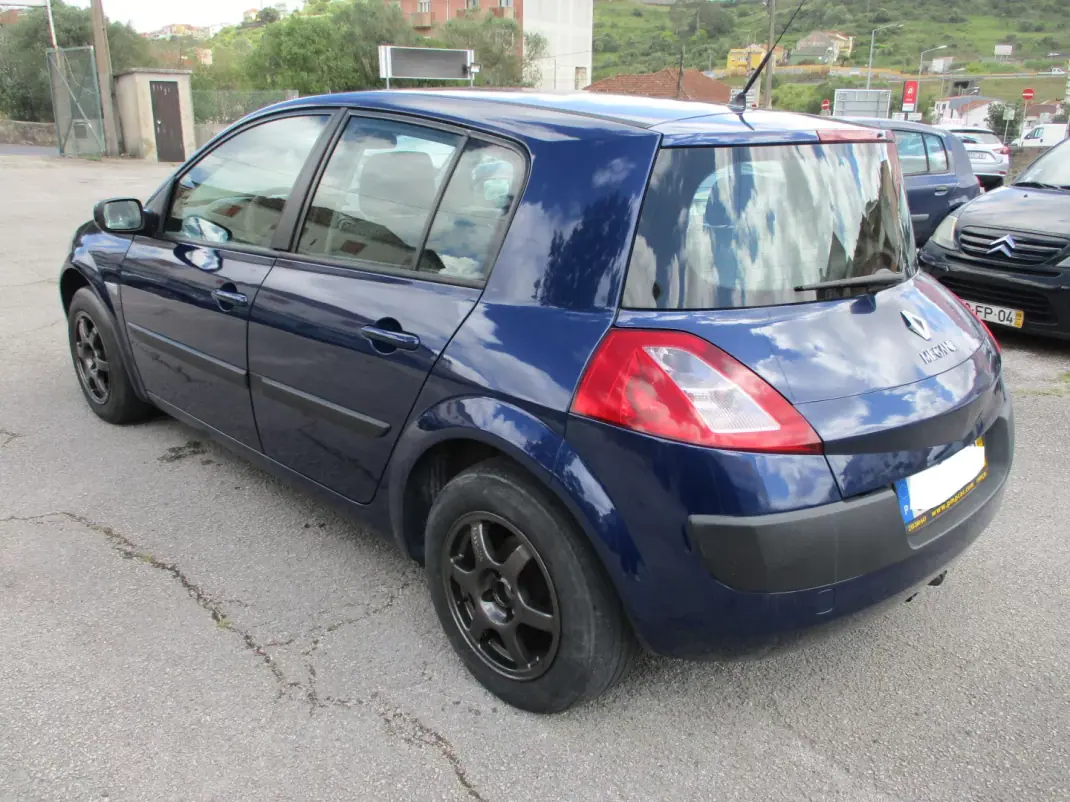 Renault Mégane 2003 - 3500 EUR, 209000 km - AUTO.MOTO.pt - 209000km - foto 8 de 8