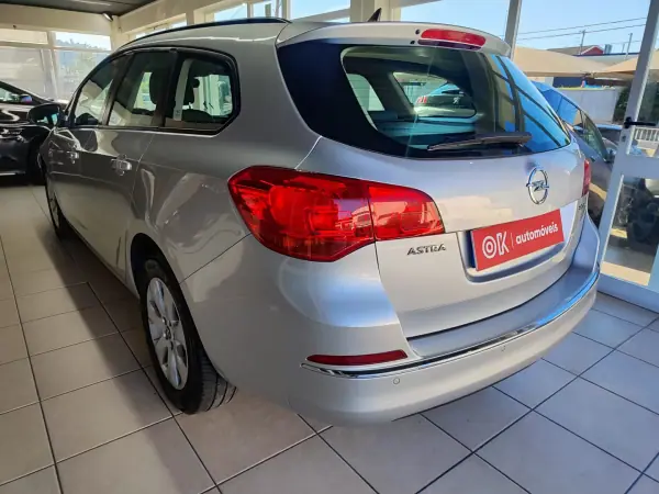 Opel Astra Sports Tourer 2015 - 8350 EUR, 208000 km - AUTO.MOTO.pt - 208000km - foto 7 de 33