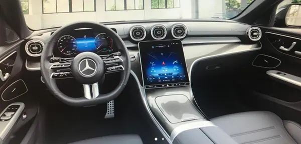 Mercedes-Benz C 300 2021 — foto 2 de 15