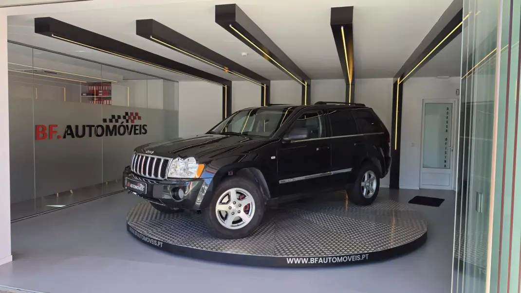 Jeep Grand Cherokee 2005 - 19900 EUR, 267367 km - 267367km - foto 2 de 52