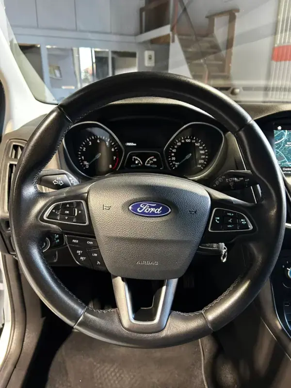 Ford Focus 2018 - 9900 EUR, 71250 km - AUTO.MOTO.pt - 71250km - foto 13 de 27