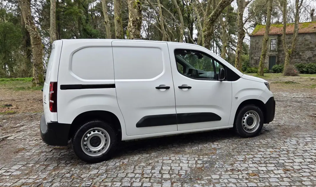 Peugeot 2021 - 12250 EUR, 171000 km - AUTO.MOTO.pt - 171000km - foto 10 de 20