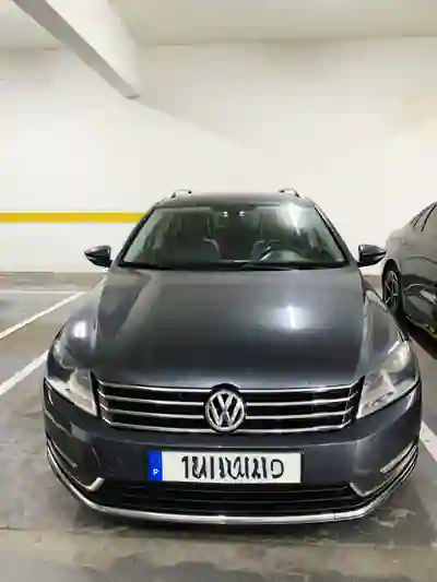 Volkswagen Passat Variant 2011 - 6500 EUR, 277000 km - AUTO.MOTO.pt - 277000km - foto 4 de 10