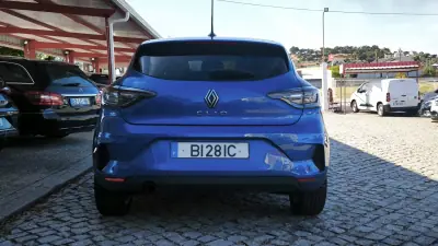 Renault Clio 2024 — foto 6 de 10
