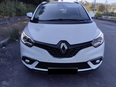 Renault Grand Scénic 2017 - 13750 EUR, 200000 km - AUTO.MOTO.pt - 200000km - foto 2 de 27