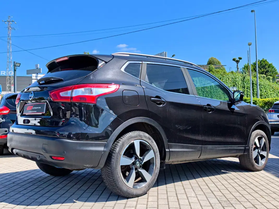 Nissan Qashqai 2016 - 15750 EUR, 160600 km - AUTO.MOTO.pt - 160600km - foto 6 de 17