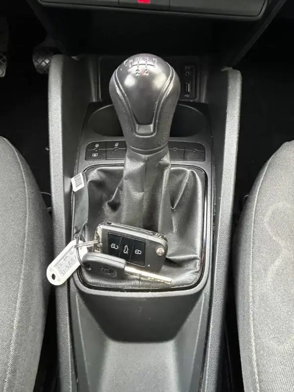 SEAT Ibiza 2017 - 8990 EUR, 267000 km - AUTO.MOTO.pt - 267000km - foto 14 de 16