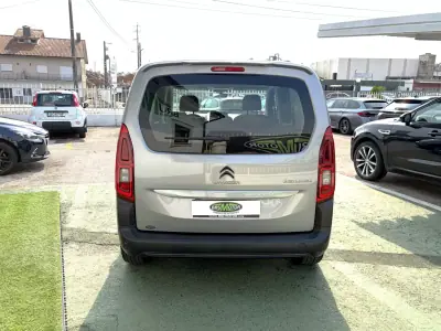 Citroën Berlingo 2021 - 13500 EUR, 81261 km - AUTO.MOTO.pt - 81261km - foto 4 de 19