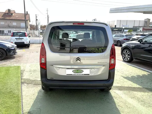 Citroën Berlingo 2021 - 13500 EUR, 81261 km - AUTO.MOTO.pt - 81261km - foto 4 de 19