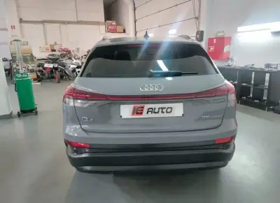 Audi Q4 e-tron 2021 - 27900 EUR, 85105 km - AUTO.MOTO.pt - 85105km - foto 5 de 19