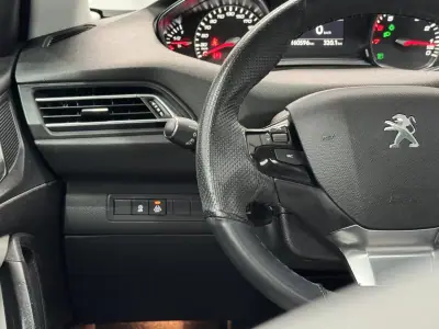 Peugeot 308 2018 - 11890 EUR, 159000 km - AUTO.MOTO.pt - 159000km - foto 24 de 35