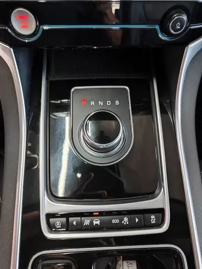 Jaguar XE 2017 - 14250 EUR, 243000 km - AUTO.MOTO.pt - 243000km - foto 31 de 34