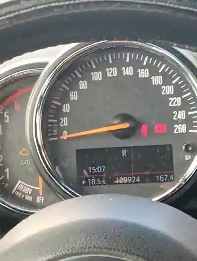 MINI Cooper 2015 - 12500 EUR, 131000 km - AUTO.MOTO.pt - 131000km - foto 4 de 7