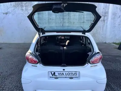 Toyota Aygo 2014 - 8900 EUR, 134000 km - AUTO.MOTO.pt - 134000km - foto 9 de 22