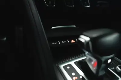 Audi R8 Coupé 2016 - 129950 EUR, 87000 km - AUTO.MOTO.pt - 87000km - foto 36 de 51