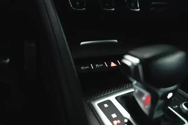 Audi R8 Coupé 2016 - 129950 EUR, 87000 km - AUTO.MOTO.pt - 87000km - foto 36 de 51