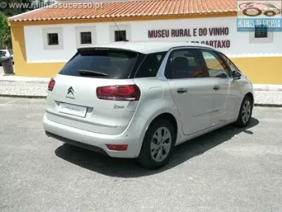 Citroën C4 Picasso 2017 - 14250 EUR, 154000 km - AUTO.MOTO.pt - 154000km - foto 5 de 21