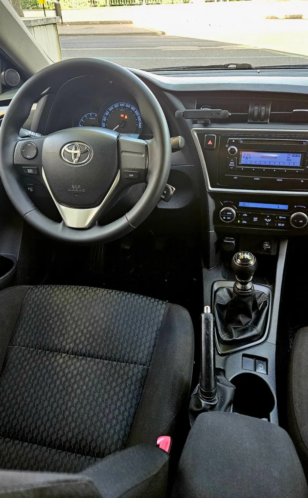 Toyota Auris 2013 - 9750 EUR, 210000 km - AUTO.MOTO.pt - 210000km - foto 6 de 7