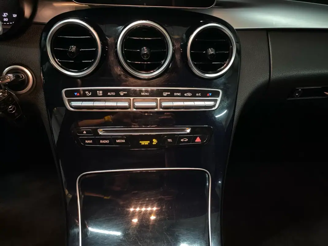 Mercedes-Benz C 180 2016 - 16950 EUR, 227000 km - AUTO.MOTO.pt - 227000km - foto 15 de 20