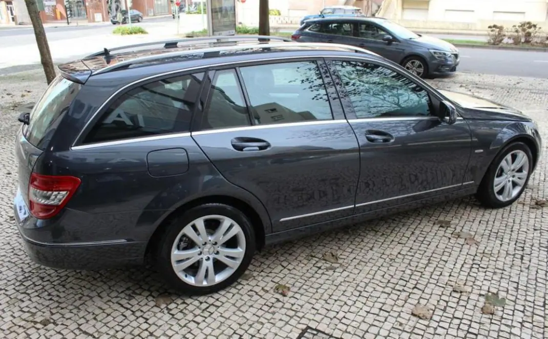 Mercedes-Benz C 220 2009 - 7949 EUR, 308000 km - AUTO.MOTO.pt - 308000km - foto 4 de 8