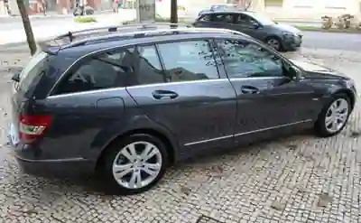 Mercedes-Benz C 220 2009 - 7949 EUR, 308000 km - AUTO.MOTO.pt - 308000km - foto 4 de 8