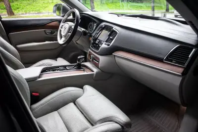 Volvo XC 90 2016 - 24990 EUR, 206775 km - AUTO.MOTO.pt - 206775km - foto 29 de 50