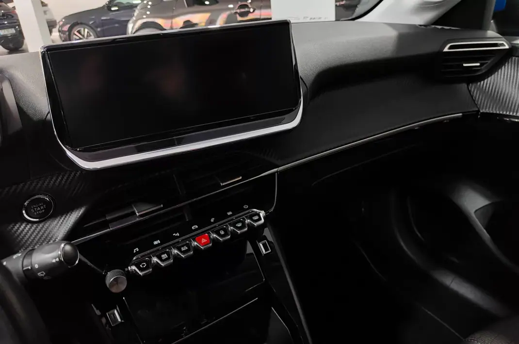 Peugeot 208 2019 - 14500 EUR, 90000 km - AUTO.MOTO.pt - 90000km - foto 40 de 60