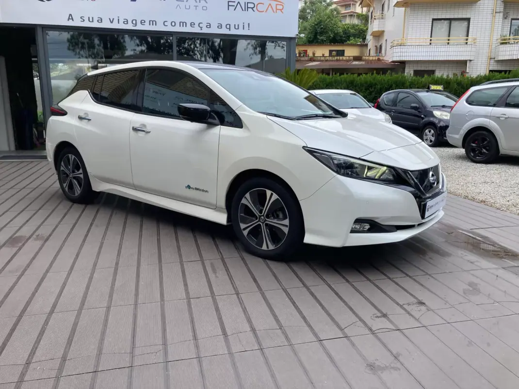 Nissan Leaf 2019 - 13500 EUR, 81279 km - AUTO.MOTO.pt - 81279km - foto 4 de 20