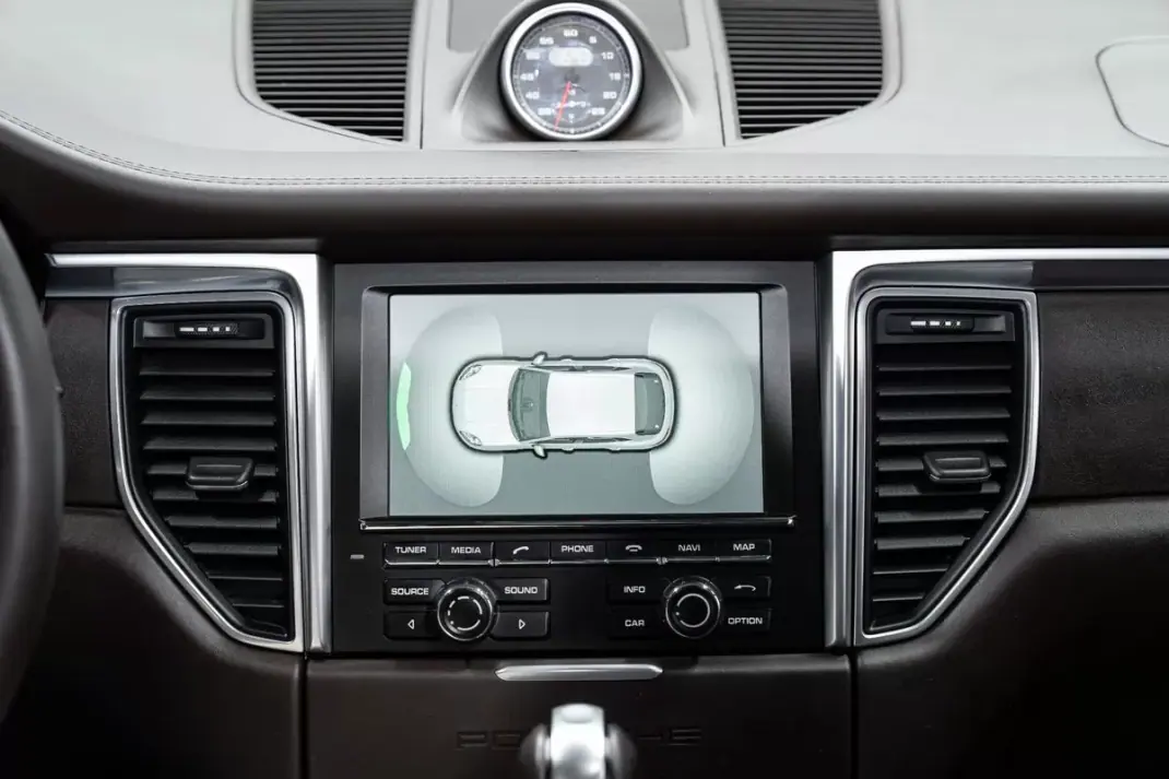 Porsche Macan 2016 - 49950 EUR, 131000 km - AUTO.MOTO.pt - 131000km - foto 42 de 53