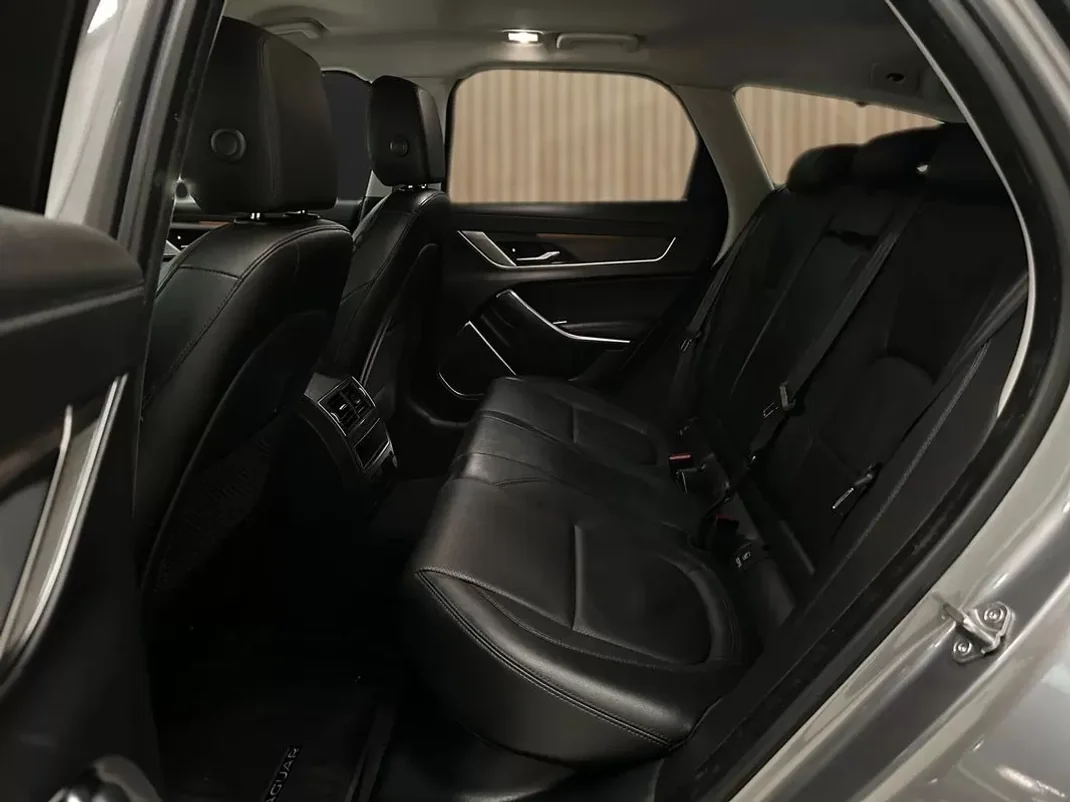 Jaguar XF Sportbrake 2021 - 37990 EUR, 119000 km - AUTO.MOTO.pt - 119000km - foto 10 de 23