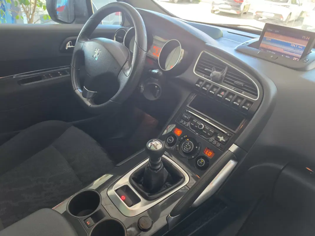 Peugeot 3008 2011 - 8450 EUR, 144500 km - 144500km - foto 19 de 22