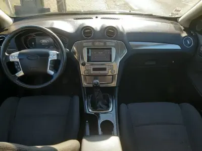 Ford Mondeo SW 2010 - 7900 EUR, 218900 km - AUTO.MOTO.pt - 218900km - foto 15 de 36