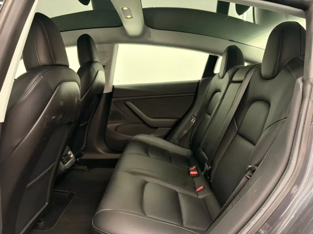 Tesla Model 3 2019 - 24500 EUR, 118000 km - AUTO.MOTO.pt - 118000km - foto 8 de 19