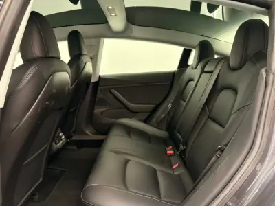 Tesla Model 3 2019 - 24500 EUR, 118000 km - AUTO.MOTO.pt - 118000km - foto 8 de 19