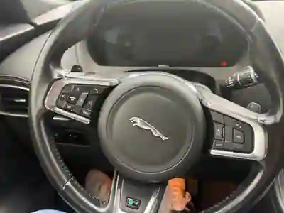 Jaguar F-Pace 2017 - 14000 EUR, 230000 km - 230000km - foto 7 de 8