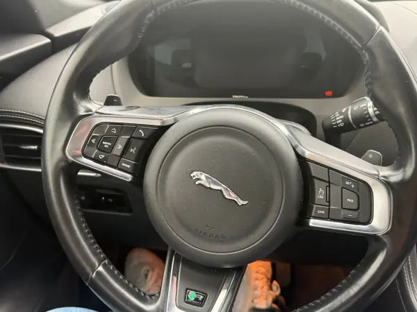 Jaguar F-Pace 2017 - 14000 EUR, 230000 km - 230000km - foto 7 de 8